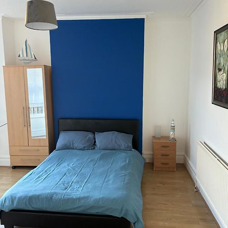 Pure Edge Beach Guest House With Sea View Херн-Бей Экстерьер фото